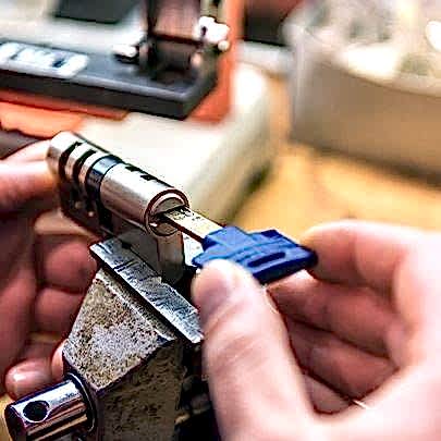 Professional Locksmith, Commercial Locksmith Services